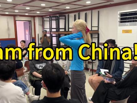 菲律宾 狗都不来 姐来 草率的做了一个慎重并且蓄谋已久的决定
我总觉得我的人生才刚刚开始
我可以成熟的去面对比我大几十岁的人
也可以无脑的跟三岁小屁孩相处
貌似 我好像什么东西都不足为惧
小时候觉得没完成作业就是天大的事情
是不是现在担心的事情
以后看都是生活的冰山一角呢
所以 一直一直勇敢的走下去吧
从最开始我决定一个人来菲律宾
身边人都劝我不要去
我也开始紧张
确实我生活方面很糙很大条
担心有安全问题
现在我已经在菲律宾呆一周了 (薄荷岛、碧瑶、马尼拉机场、邦劳机场)
我可以很负责任的说
这里的人真的很很很很friendly!!!!!
从海关到机场工作人员再到学校里的老师 同学 相当nice
我真服了有些人 没去过也不认识就多加评论一个城市或者一个人
我想说 先来再说 先来再有资格评价 好吧?
姐永远只相信自己的眼睛和feeling
(都说中介坑人 但是我确实遇见了一个相当好的中介老师!!!)
可能我遇见了很多好人
但是哪个地方都有不好的人啊
So 不用担心 放心大胆冲吧
(不会剪辑视频 不会拍Vlog 没有套路 真诚就是姐的必杀技)
害
“一切顺利”
#菲律宾 #菲律宾游学 #菲律宾碧瑶 #菲律宾碧瑶pines #vlog