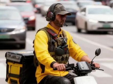 #三角洲行动 当红狼用外骨骼送外卖