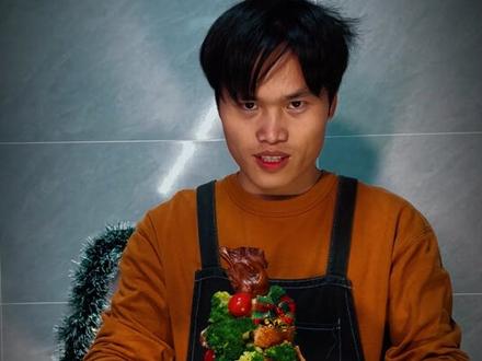 宝贝,这是今年的圣诞礼物……圣诞鸡 #湿王不失手 #邪修做饭 #瓜子二手车 #万物皆可圣诞树 #圣诞鸡公煲