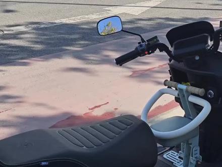 原车无改!黑骑士E10R极速实测81km/h!
72V40Ah闪充智行磷酸铁锂加持,没动任何原厂配置,gps实测直奔81!
动力输出够线性,给想买这款车的车友做个真实参考~
有没有同款车主?来评论区晒你的极速成绩!
#黑骑士E10R #电摩实测 #72V电动车 #闪充智行电池 #原车极速@黑骑士部落官方账号 @闪充智行