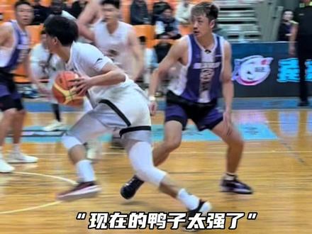 “今年的闪电虎鲸压哨进去赴战总决赛,他么能否完成黑11的奇迹?”#闪电虎鲸 #赴战篮球 #用篮球表达心情