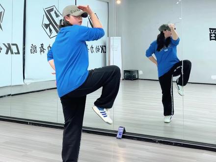 马年就跳这个白龙马,超级简单好学#白龙马 #舞蹈 #年会舞蹈 #简单好学的舞 #搞笑