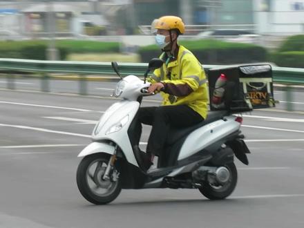 外卖快递踏板摩托,