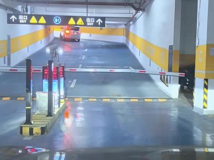 啥时候收费 收停车费了,你说生意会有影响哇?#严肃话题 #临港蓝鲸 #临港蓝鲸世界 #临港蓝鲸世界购物中心 #附近美食优惠团购