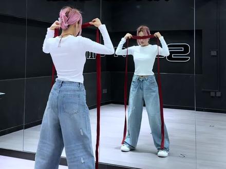 又来驯服丝带了 #阿浅摇3 #卡点舞#抖音年味舞蹈大赏 #过年在家当秀场主理人 #舞蹈教程 @DOU+上热门 @DOU+小助手