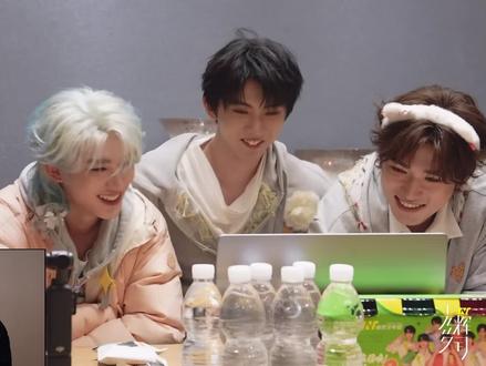 人人都说我们不像,但我们俩都承认了彼此的相像。骨子里的相似,心与心的同频。 #张真源 #宋亚轩 #时代少年团纪录片 #源轩 #轩源