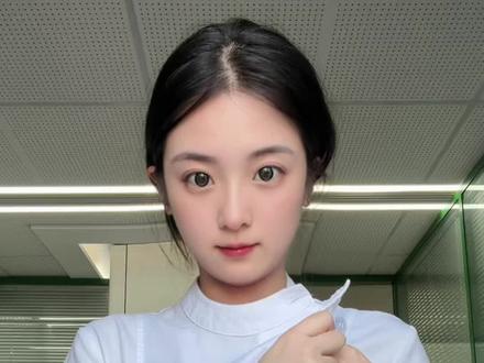 大家帮我验验牌#我要验牌 #是我本人没错了 #护士 #美女搞笑