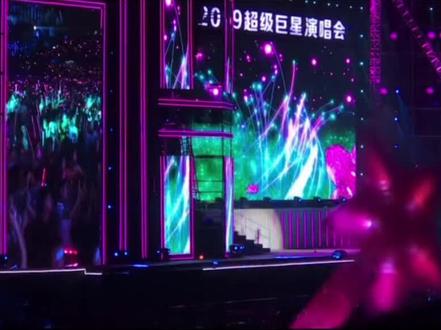 周杰伦田馥甄考古又吃出过期瓜了,2019年黄石两人拼盘演唱会两人唱歌改歌词夹带私货,田馥甄唱小幸运最开心一次现场~#周杰伦 #田馥甄