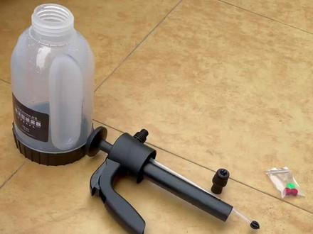 泡沫喷壶安装视频,洗车从此不再麻烦,洗车店怎么洗,你也能洗出一样效果!#洗车神器 #汽车美容 #家用洗车