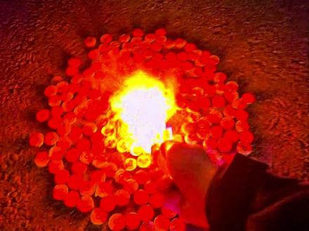 旋转的彩菊,是夜空开出的花,也是心里藏不住的欢喜#南方小年#过年倒计时#彩菊烟花 #烟花秀 #新年烟花