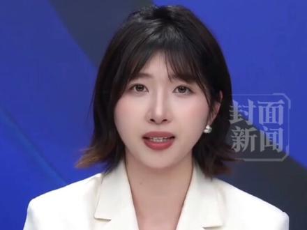 章若楠被裙子绊倒,一旁工作人员及时搀扶,立刻调整好状态