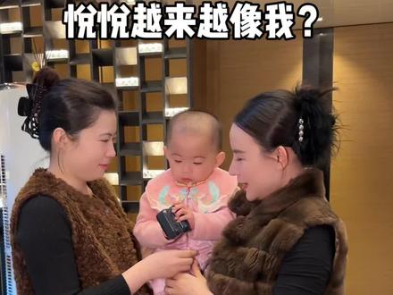 小悦悦来广州后越来越好看, 姑姑每天把她打扮得漂漂亮亮,大家都说越长越像我。连我来广州皮肤都白嫩好多,全靠每天坚持用溶斑粉搭配溶斑油养出来的~#素颜桃花溶斑粉#乔帮主一家人#素颜桃花#素颜桃花乔帮主@乔帮主~素颜桃花