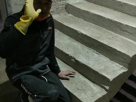 楼梯如何开线算踏步瓷砖。这方法一学就会,这样开线的楼梯超标准 #施工工艺 #装修现场实拍 #楼梯踏步 #家装装修 #踏步计算 #装修细节