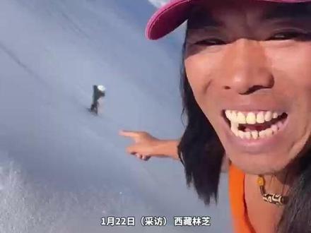 男子只穿背心爬雪山 称在海拔6000米处发现雪连花 #热点 #热点新闻事件