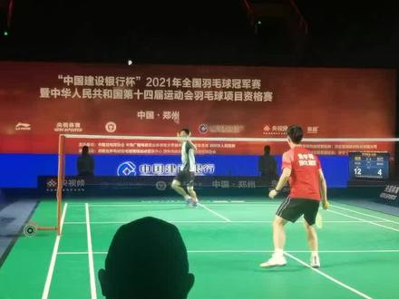 这个欧洲裁判全程用中文和队员交流和报分...👍