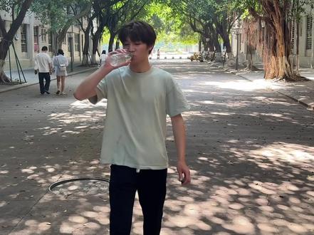 温桑啥意思啊? 老汉是尊称吗?#看到最后 #四川 #四川方言 #方言 #当代大学生精神状态