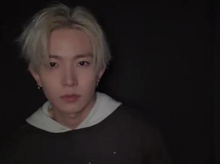 李羲承退团 谁敢看热搜广场#李羲承#enhypen#李羲承退团#时代少年团#top登陆少年