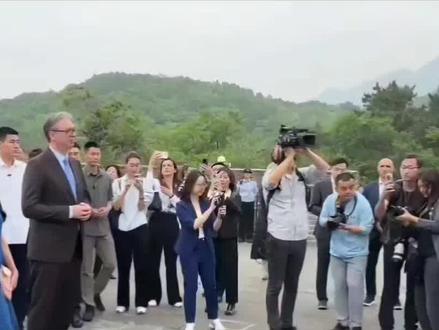 没想到,武契奇访华仅4天,45岁妻子竟凭一个举动给他长脸了
