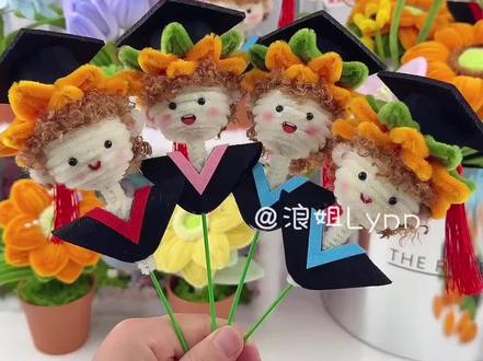 ✨超可爱的向日葵🌻博士娃娃🎓教程来啦!毕业礼物首选,快来@好闺闺给你做#毕业手工礼物 #扭扭棒 #手工 #毕业季 #真实生活记录