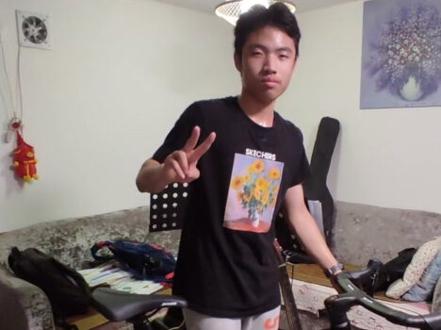 整整花了2个小时,给儿子装好车,等着他回来骑第一次,相信你能跟这车名一样(破风RC618),学习也能不断地突破自我,加油!#骑着自行车兜风 #因为热爱所以坚持