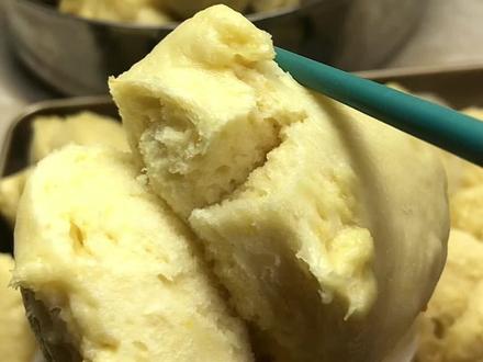 #小厨娘上线 这应该是吃剩下的稀饭最好的归宿吧😎这个做法应该是跟最近很火的#汤种馒头 差不多吧#开花馒头