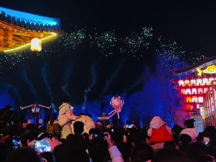 春节假期最后一场浪漫是东平大宋不夜城,全程 3 分钟烟花秀#烟花秀 #半城烟火半城仙千古风华千古情