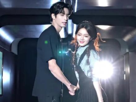 #宋威龙赵今麦只有我懂你的奇奇怪怪 龙麦就这样加密通话暗自幸福中。#骄阳似我 #宋威龙 #赵今麦