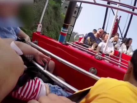 #游乐园 #安全 你敢去坐大摆锤吗,反正小编不敢。敢坐的在评论里扣1 让我看看到底有多少人!@抖音小助手