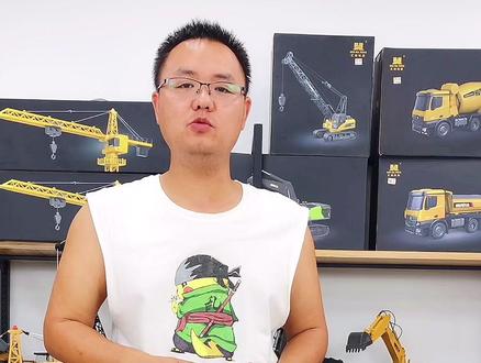 都在找的汇纳白色挖掘机,今天他来了!#男孩子最喜欢的玩具 #遥控工程车模型 #男孩的玩具