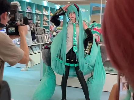 窝趣,超大的初音未来
#初音未来 #miku #痛包 #cos