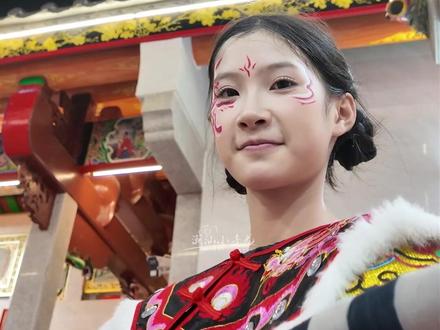 小巧玲珑的小猪妹,你觉得跟谁长得很像#潮汕女孩 #潮汕英歌舞 #宏盛英歌队 #非遗文化传承 #民间艺术传承