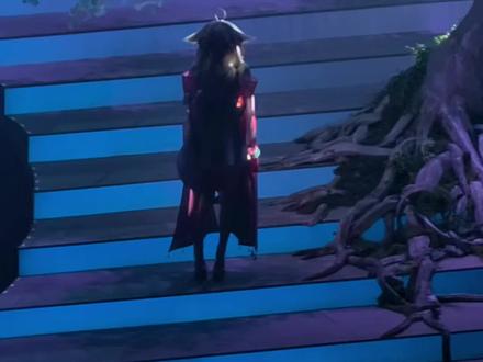 来自坐我旁边的刘宇的粉丝小姐姐的分享(只有视频中开头和结尾的尖叫🐔是我)#喻言#现场 #花开天下新年演唱会#梦回还 #狐妖小红娘