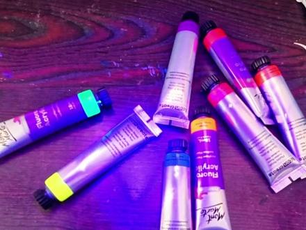 为了让你们多看看我煞费苦心,荧光画刺客伍六七!#艺术在抖音 #跟着抖音学画画 #刺客伍六七 #伍六七 #动漫手绘