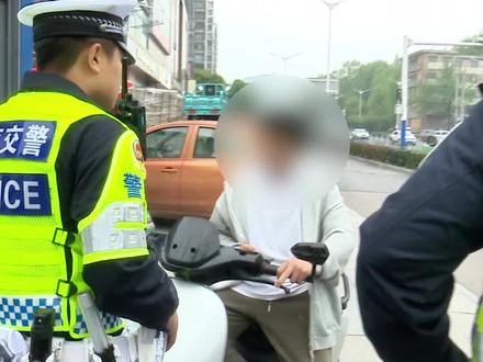 不戴头盔违法行为专项整治(15) 未满16周岁严禁骑电动车上路 (记者:张鹏 王刚 责编:谷荣 一审:戴玉苗 二审:孙继奎 三审:刘颖)#淮南广电天天帮忙
