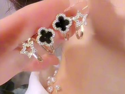 一对耳环戴出多个耳环的效果,你有了吗? #一个耳洞戴出多个耳洞的效果 #耳钉控 #简约大气 #耳钉 #时尚饰品