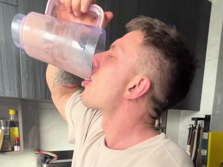 自制超美味高蛋白奶昔,训练后解馋神器#自律 #健身 #运动 #减脂 #健康 #美味 #奶昔