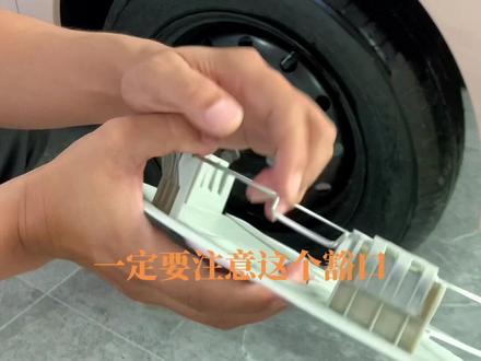 今天跟大家讨论安装及拆卸轮毂盖的方法#icar生态体验中心 #奇瑞qq冰淇淋 #冰淇淋交车挑战赛