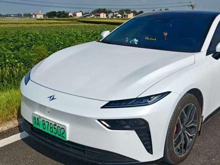 东风奕派007后排机械拉手#东风奕派eπ007 #后排拉手 #机械开关 #行车安全 #用车分享