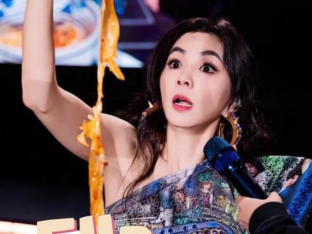 姐 我在长沙很想你啊!#Ella #喊Ella出来单挑她是真出来啊