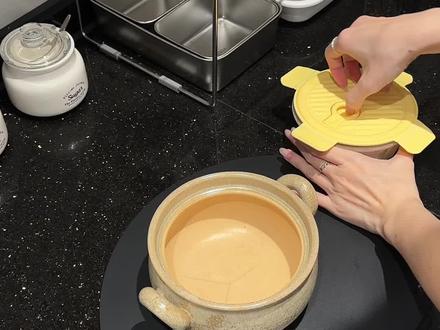 下班回来用冷饭煮粥,很快就能吃上暖暖的粥#美食 #vlog #美食vlog #vlog十亿流量扶持计划 #三四钢雪平锅