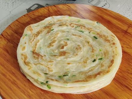 小油饼层薄如纸,颜色漂亮口感好,新手也能成功 #葱油饼 #葱花饼 #手抓饼 #饼 #油饼