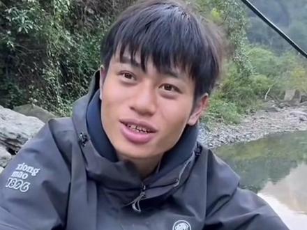 林北在玩一种很新的荒野求生!决赛5天换了3处庇护所:准备在山顶定居 下山要两三个小时#荒野求生 #荒野林北 #七星山荒野求生决赛