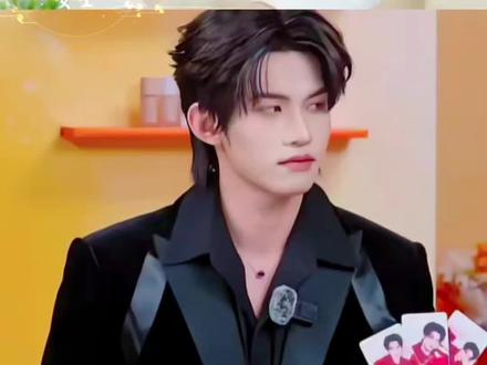 第三章
云熠二人快问快答环节,大家耐心看完哦。花了一个小时终于剪完了😀#郝熠然 #云旗#直播