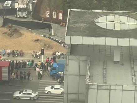 哎呀嘛呀~这大姐~~怎么办我有点想笑😂!#肖战来蚌埠