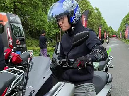 一个视频带你了解刚上市的新大洲本田ns150ES平踏板有哪些配置?性价比这么高,只需13380米起!即可拥有。你不心动吗?找我订车,现在订车还送一个价值1188米的大礼包🎁🎁🎁#同城实体店 #棉湖新大洲本田店 @DOU+小助手