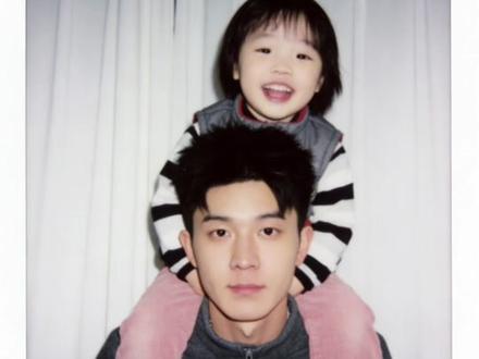 你不记得了吗,我小时候抱过你 和女朋友小时候合照拥抱ai指令教程来啦!#豆包ai 和男朋友合照和女朋友拥抱ai指令教程豆包ai指令#豆包指令 #翻旧照 #情侣