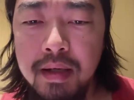 #大头鹰 一位游走于中美之间的流痞大哥。一个以爱国为人设的主播,却是极度鄙视底层劳动者,比如他怼所谓的“反贼”的时候经常用的词汇是“你搁现实每天送外卖,住个破出租屋…”“就你这认知月收入绝对不超过xxxx”#峰哥亡命天涯#雷军 #小米