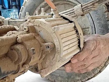 电动三轮车主要定期检查紧固电机螺丝#电动三轮车维修#电机螺丝