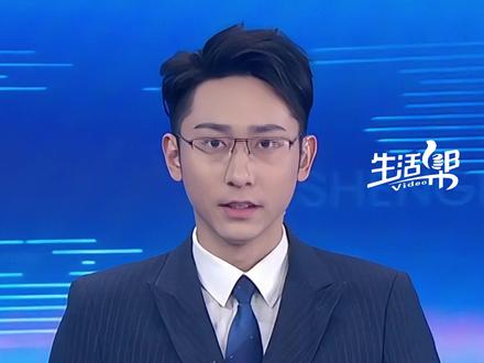 11月20日,东部战区重磅发布《为登陆而生!》。视频中详细介绍了“战器”系列之——05式两栖突击车。 05式两栖突击车将速度、精度和火力完美结合,其列装服役显著增强了我军的两栖作战能力。这款“抢滩利器”的实战化训练,展现了我军现代化建设的又一重要成果。