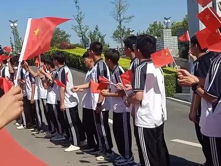 祝鹤山高中学子高考必胜,蟾宫折桂。